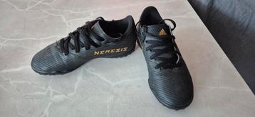 Voetbalschoenen maatje 31.5 adidas beschikbaar voor biedingen