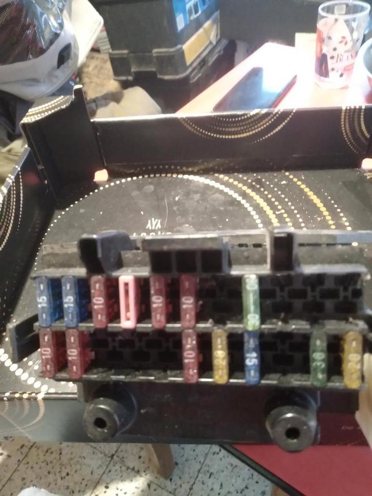 Boîte à fusibles Ford Fiesta mk3, Autos : Pièces & Accessoires, Électronique & Câbles, Ford, Enlèvement ou Envoi