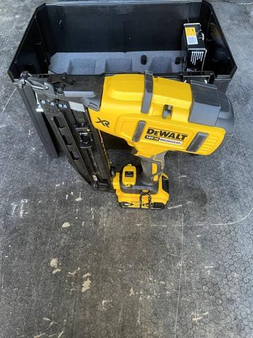 Te Huur DeWalt Nagelpistool/Afwerktacker op Accu, Enlèvement, Comme neuf