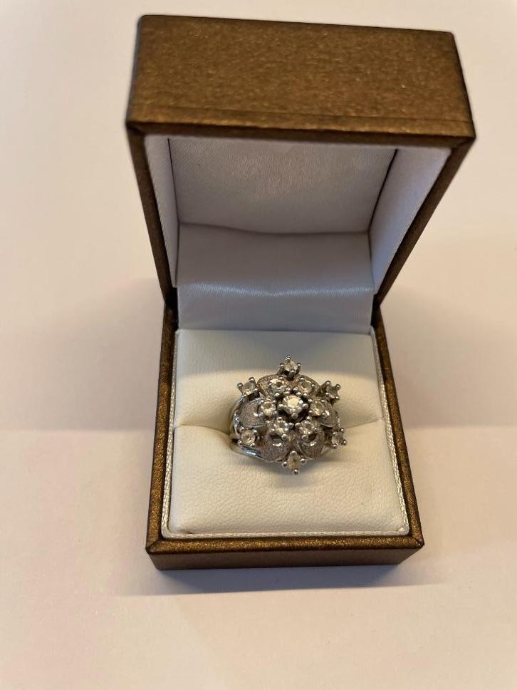 Clusterring - zirkonium - 13 stenen, Handtassen en Accessoires, Ringen, Gebruikt, Dame, Zilver, Overige materialen, Ophalen of Verzenden