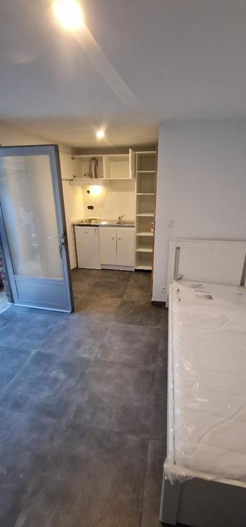 studio KOT étudiant à louer LIEGE centre sans adresse ++++++ beschikbaar voor biedingen