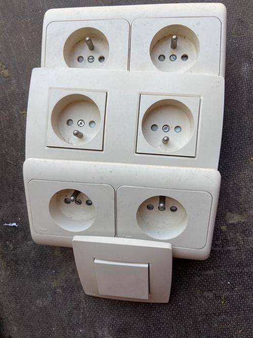 Lot pièces électricité, Doe-het-zelf en Bouw, Elektriciteit en Kabels, Gebruikt, Ophalen