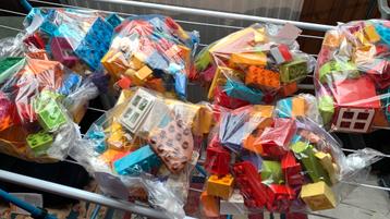 7 paquets de gros legos beschikbaar voor biedingen