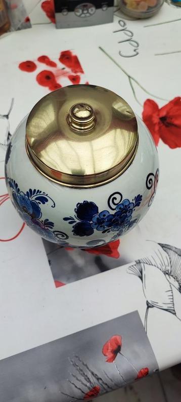 Ancien pot à tabac, Enlèvement