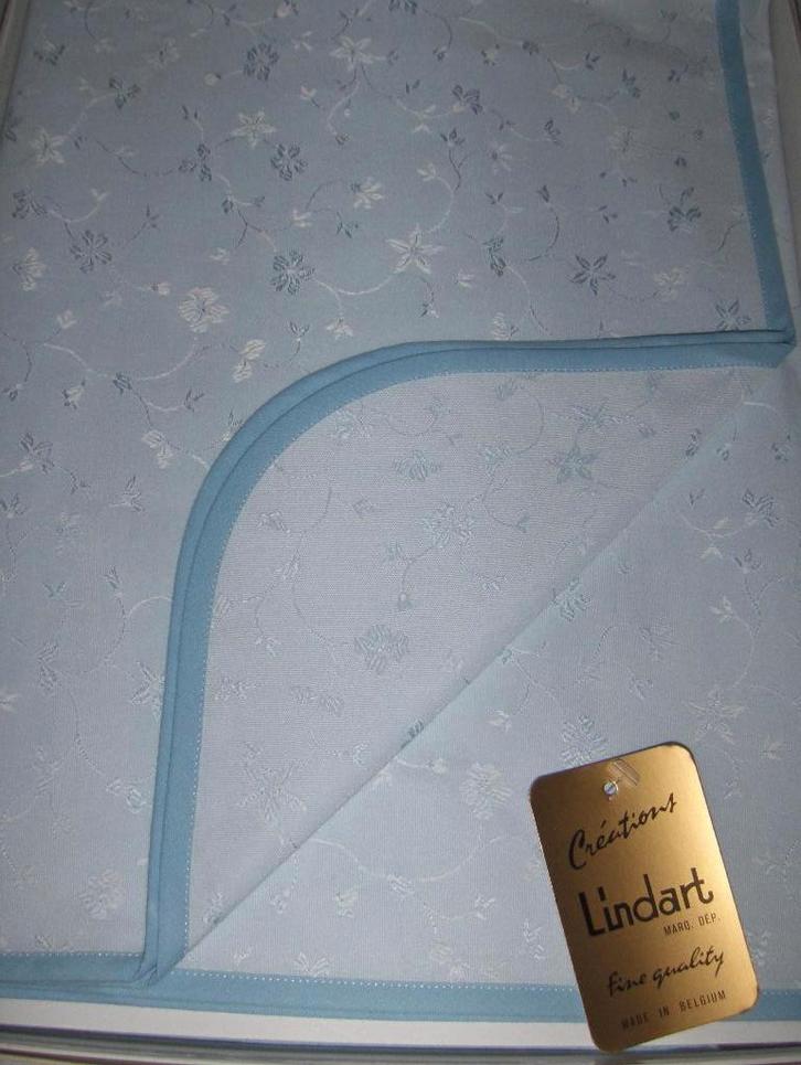 nappe rectangulaire en 100% acrylique satiné., Maison & Meubles, Nappes, Neuf, Rectangle, Enlèvement ou Envoi