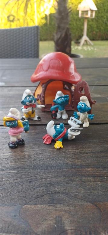 Smurfen + huisje schtroumpfs beschikbaar voor biedingen