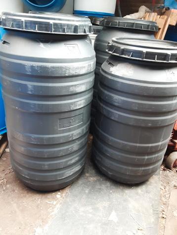 Plastieken tonnen 220 liter beschikbaar voor biedingen