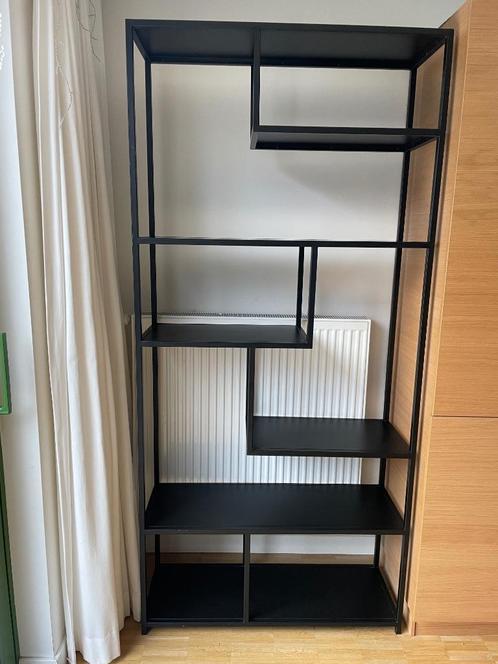 Zwart metalen wandrek- Furnified, Huis en Inrichting, Kasten | Wandmeubels, Gebruikt, 200 cm of meer, Minder dan 150 cm, 25 tot 50 cm