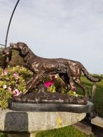 Bronzen beeld gesigneerd op marmeren voet (de jachthond), Ophalen of Verzenden, Brons