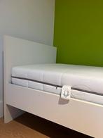 Eenpersoonsbed mét nieuwe lattenbodem en nieuwe matras, Huis en Inrichting, Slaapkamer | Matrassen en Bedbodems, Ophalen, 90 cm