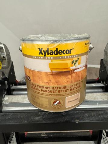 Parketvernis Xyladecor 2,5l kleurloos beschikbaar voor biedingen