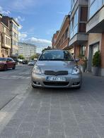 Toyota yaris 1.3 benzine airco 0485905657, Auto's, Toyota, Voorwielaandrijving, 4 cilinders, Beige, Bedrijf