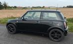 Mini Cooper 1.6 benzine, jaar 2002, 168.000 km, Auto's, Mini, Stof, Zwart, Handgeschakeld, Grijs