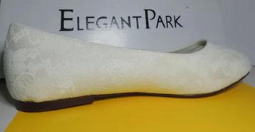 Chaussures de luxe pour femme escarpins blancs  avec dentell beschikbaar voor biedingen