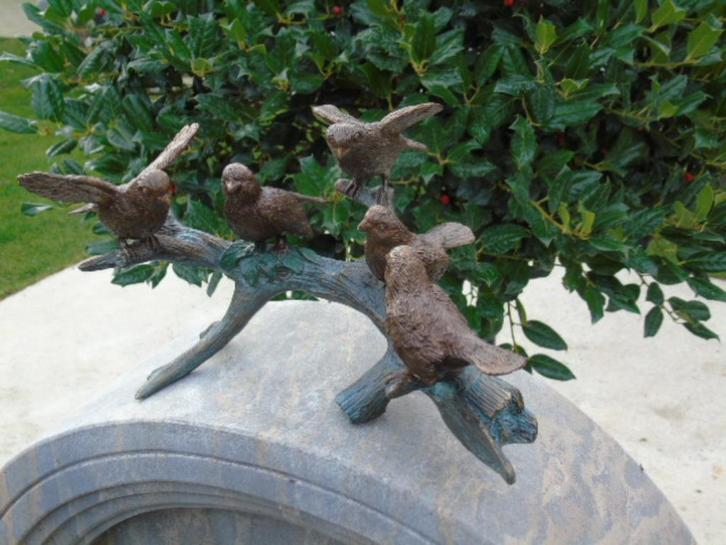 bronzen beeld van een vogel (5) op een tak., Tuin en Terras, Tuinwanddecoratie, Nieuw, Ophalen