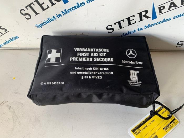 EHBO kit van een Mercedes C-Klasse, Auto-onderdelen, Overige Auto-onderdelen, Mercedes-Benz, Gebruikt, 3 maanden garantie, Ophalen of Verzenden