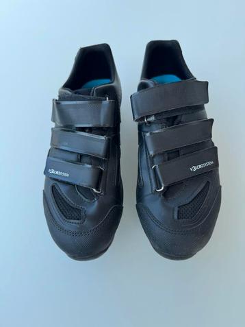 Fietsschoenen voor klikpedalen beschikbaar voor biedingen