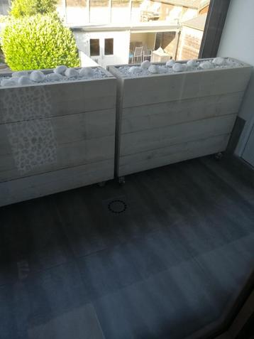 steigerhouten bloembakken beschikbaar voor biedingen