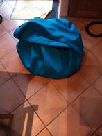 pouff , en bleu ou rouge, Enlèvement