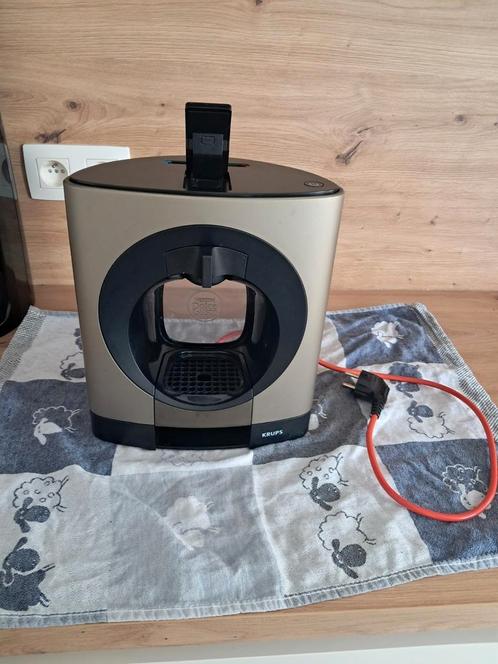Machine à café à capsule " Dolce gusto " très bonne état, Elektronische apparatuur, Koffiezetapparaten, Gebruikt, Koffiepads en cups