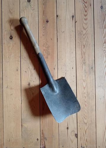 Duitse wo2 manschappen feldspaten, rechte schop beschikbaar voor biedingen