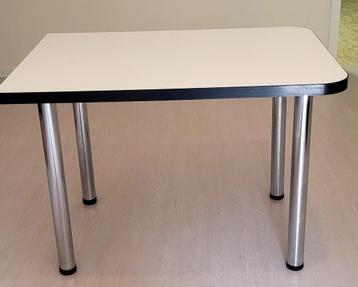 Keukentafel wit beschikbaar voor biedingen