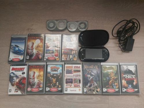 Psp met 12 games , case en oplader, Games en Spelcomputers, Spelcomputers | Sony PSP, Zo goed als nieuw, PSP, Zwart, Met games