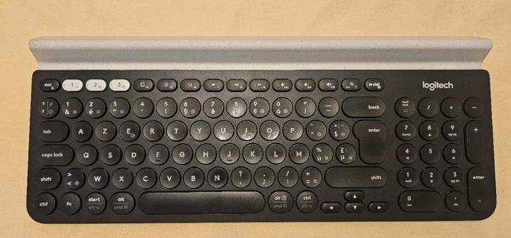 Logitech K780 Multi-Device Draadloos Toetsenbord, Zilver/Wit, Computers en Software, Toetsenborden, Zo goed als nieuw, Numeriek