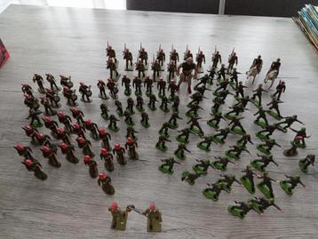 Lot 110 soldats, une belle collection de soldats anciens., Comme neuf