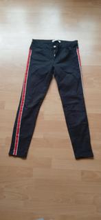 Zwarte broek met rode streep Zara maat 40, Kleding | Dames, Gedragen, Maat 38/40 (M), Ophalen of Verzenden