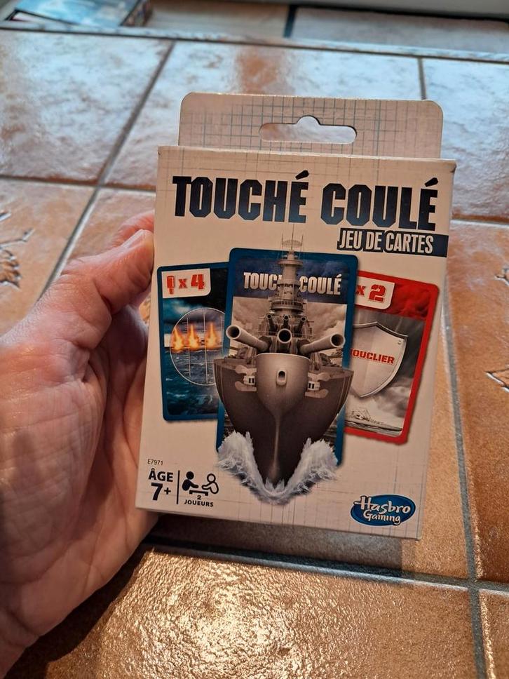 Touché-Coulé en jeu de cartes - Hasbro, Hobby & Loisirs créatifs, Jeux de société | Jeux de cartes, Neuf, 1 ou 2 joueurs, Enlèvement ou Envoi