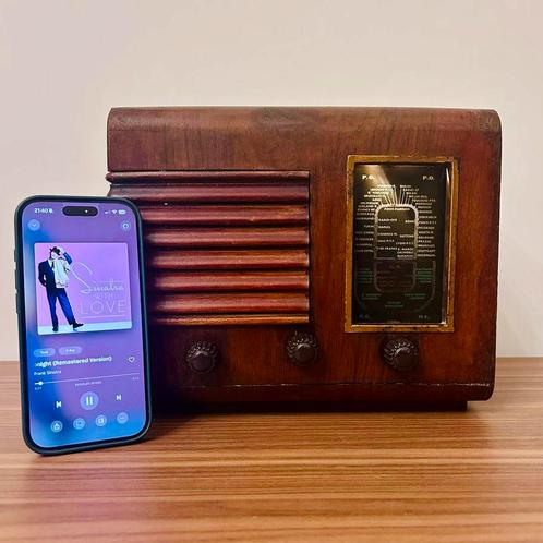 VINTAGE ART DECO BUIZENRADIO JAREN 30 MET BLUETOOTH, Antiek en Kunst, Antiek | Tv's en Audio, Verzenden