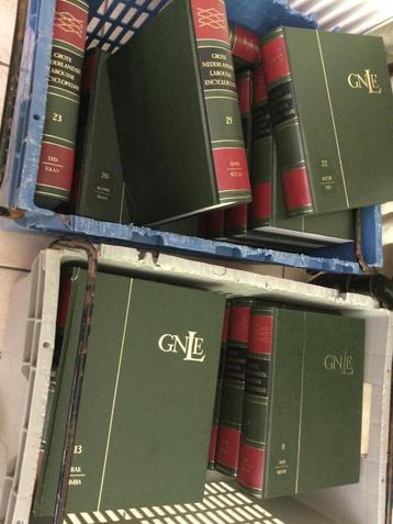 GROTE NEDERLANDSE LAROUSSE ENCYCLOPEDIE „GNLE” beschikbaar voor biedingen
