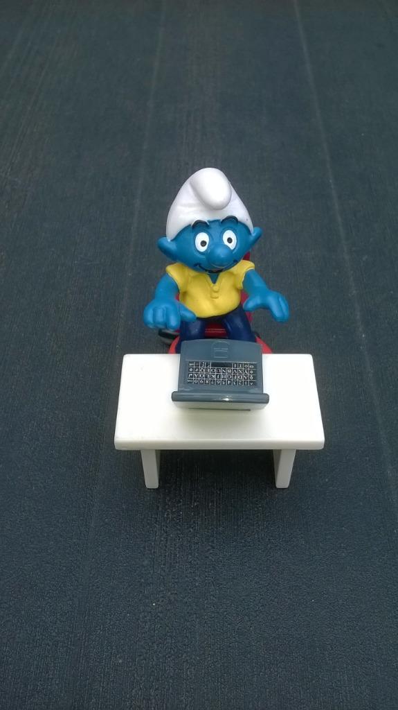 Supersmurf aan bureau met laptop 4.0263, Verzamelen, Smurfen, Gebruikt, Poppetje, Figuurtje of Knuffel, Overige Smurfen, Ophalen of Verzenden
