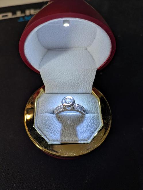 bague en Rhodium serti d'un diamant  18 carats, Handtassen en Accessoires, Ringen, Nieuw, Ophalen