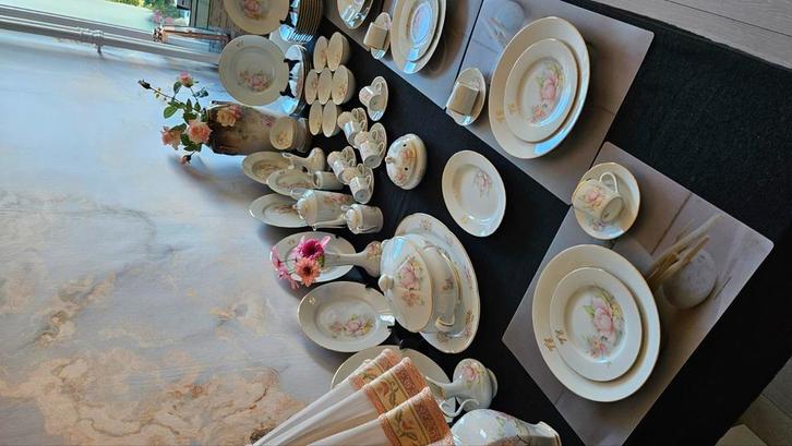 SERVIES LIMOGES VOOR 12 PERSONEN, Huis en Inrichting, Keuken | Servies, Zo goed als nieuw, Compleet servies, Overige stijlen, Porselein