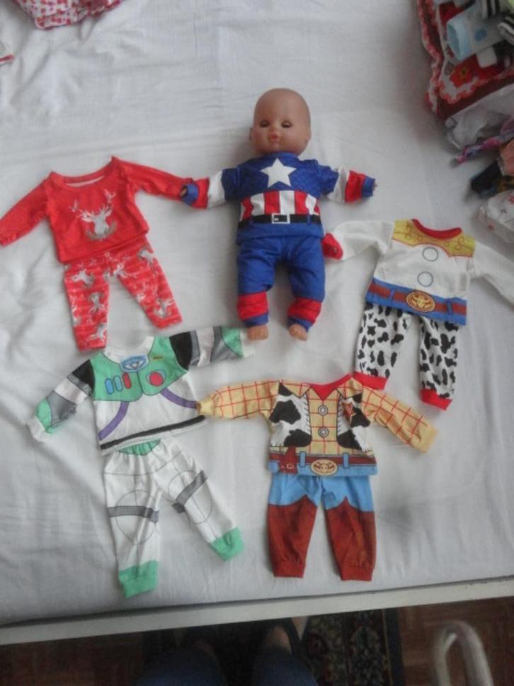 babypop met kleding, Kinderen en Baby's, Speelgoed | Poppen, Zo goed als nieuw, Babypop, Ophalen of Verzenden