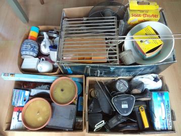 Lot de brocante : 4 cartons pleins, un peu de tout...