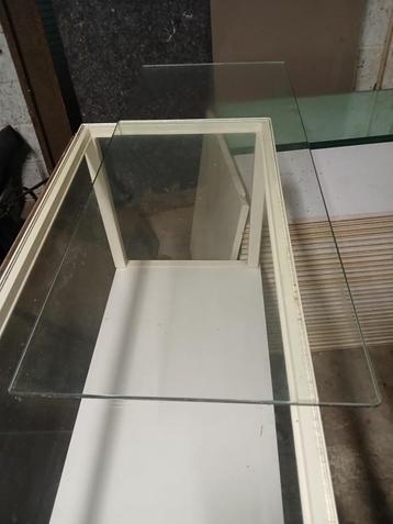 Vitre pour vitrine ou présentoir beschikbaar voor biedingen
