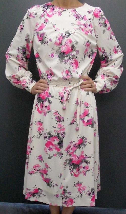 "MODERNA" gebloemde jurk maat 40, Kleding | Dames, Jurken, Zo goed als nieuw, Maat 38/40 (M), Overige kleuren, Onder de knie, Ophalen of Verzenden