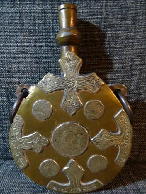 Flacon bouteille à poudre antique chrétien juif islamique, Antiquités & Art, Antiquités | Bronze & Cuivre, Cuivre, Enlèvement ou Envoi