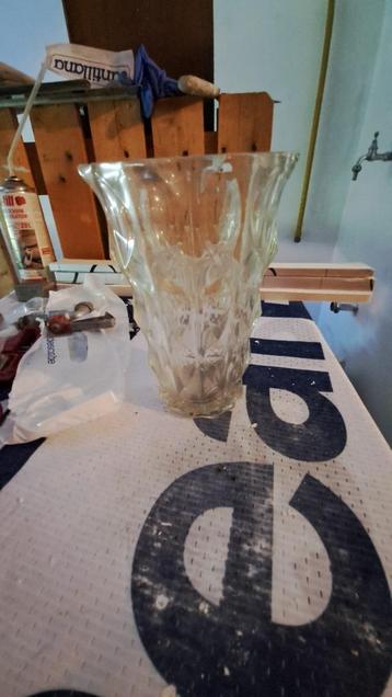 Vase vieux rose en parfait état beschikbaar voor biedingen