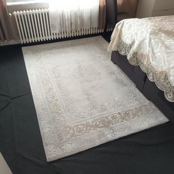 Tapis 150x230, qualité lourde, pur/acrylique 80% +/coton,  disponible aux enchères