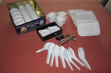 allerhande aperitief potjes / schaaltjes  / lepels beschikbaar voor biedingen