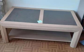 Volhouten salontafel met natuursteen beschikbaar voor biedingen