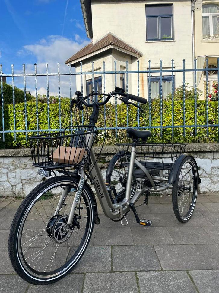 Vogue opvouwbare driewieler met elektrische, nieuwstaat, Diversen, Rolstoelen, Zo goed als nieuw, Ophalen of Verzenden