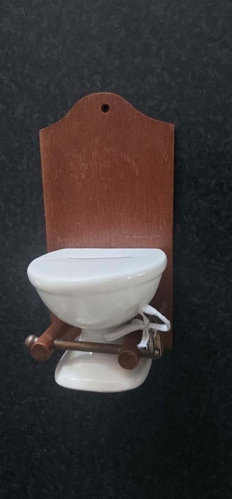 Vintage spaarpot in wit porselein: WC, Verzamelen, Spaarpotten, Zo goed als nieuw, Object of Gebouw, Steen, Aardewerk of Keramiek