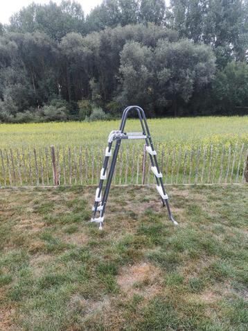 Zwembad ladder beschikbaar voor biedingen