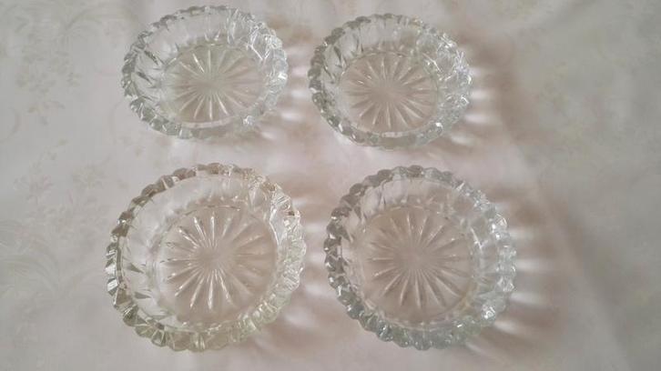 4 kristallen asbakken, gemaakt ARC - Arques Frankrijk, nieuw, Antiek en Kunst, Antiek | Glaswerk en Kristal, Ophalen of Verzenden