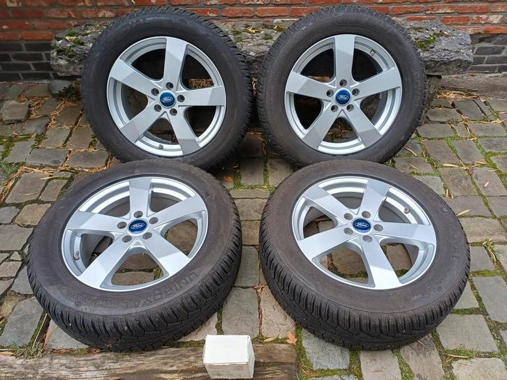 Bijna nieuwe 17" Winterbandenset Ford Kuga, Auto-onderdelen, Banden en Velgen, Band(en), Winterbanden, 17 inch, 235 mm, Terreinwagen